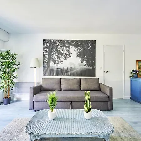 Charming 2br Private Garden, 5mintobeach Apartamento