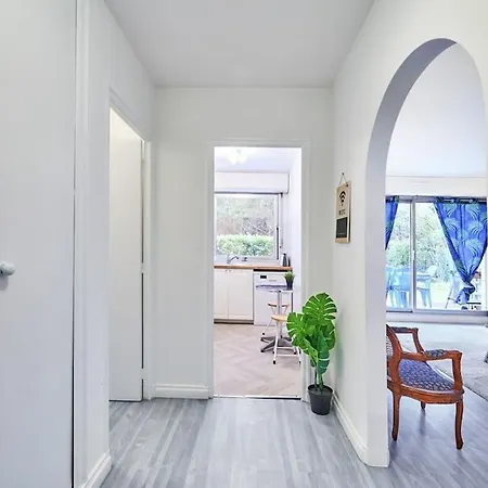 Apartamento Charming 2br Private Garden, 5mintobeach *