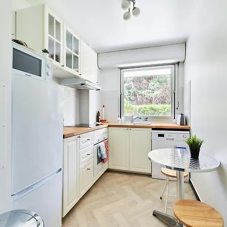 Charming 2br Private Garden, 5mintobeach Apartamento