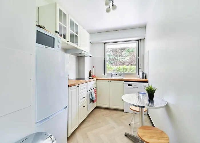 Charming 2br Private Garden, 5mintobeach Appartement